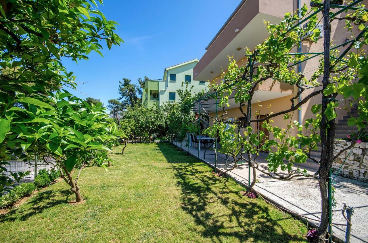 Apartments Tonka Donji Okrug Exterior foto
